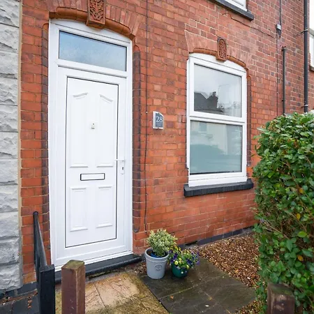 Saltbox Stays- Large 3 Bed House!! 3 Bathrooms, Garden, Fast Wifi, Sleeps 6 Swadlincote Exterior photo