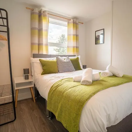 Saltbox Stays- Large 3 Bed House!! 3 Bathrooms, Garden, Fast Wifi, Sleeps 6 Swadlincote Exterior photo