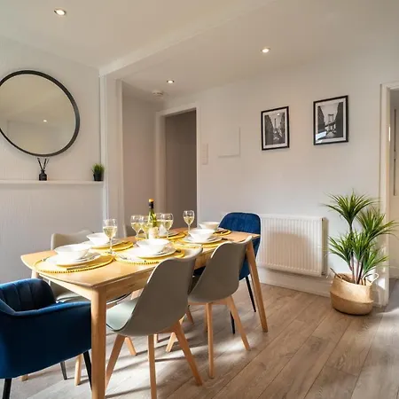 Saltbox Stays- Large 3 Bed House!! 3 Bathrooms, Garden, Fast Wifi, Sleeps 6 Swadlincote Exterior photo