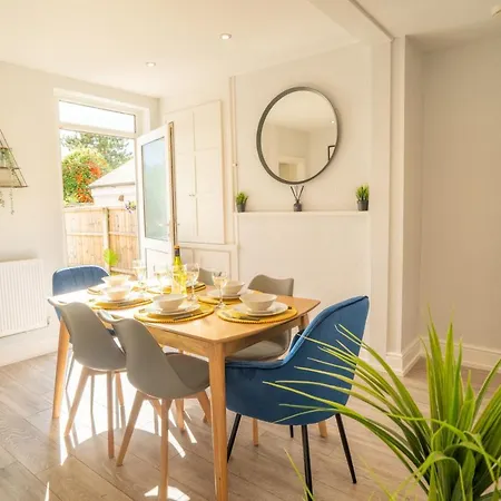 Saltbox Stays- Large 3 Bed House!! 3 Bathrooms, Garden, Fast Wifi, Sleeps 6 Swadlincote Exterior photo