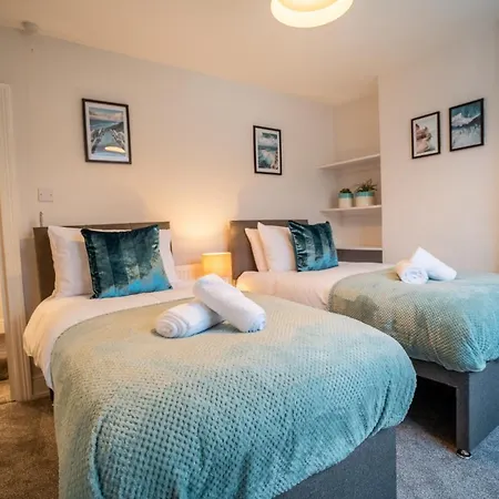 Saltbox Stays- Large 3 Bed House!! 3 Bathrooms, Garden, Fast Wifi, Sleeps 6 Swadlincote Exterior photo