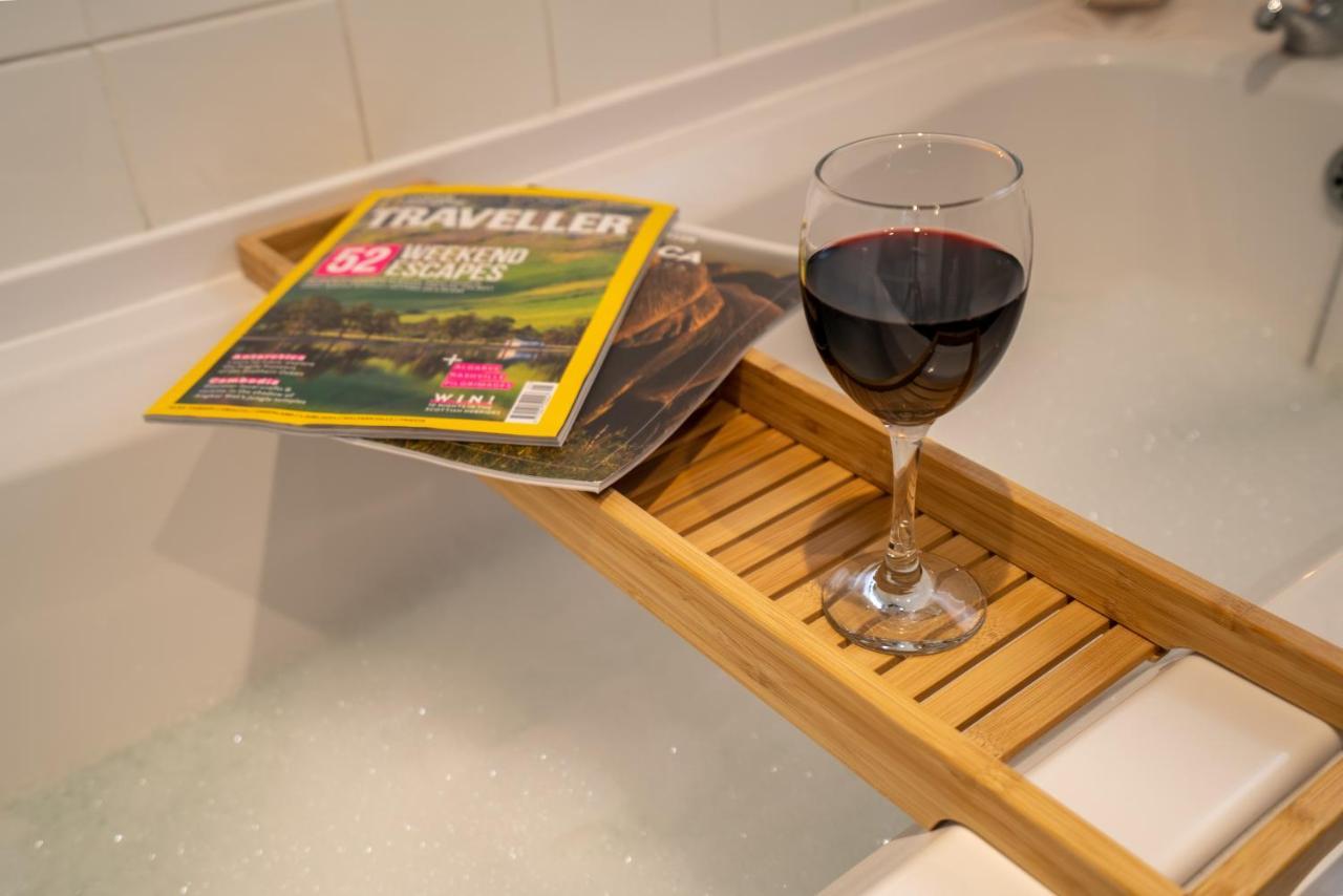 Holiday home Saltbox Stays- Large 3 Bed House!! 3 Bathrooms, Garden, Fast Wifi, Sleeps 6 Swadlincote