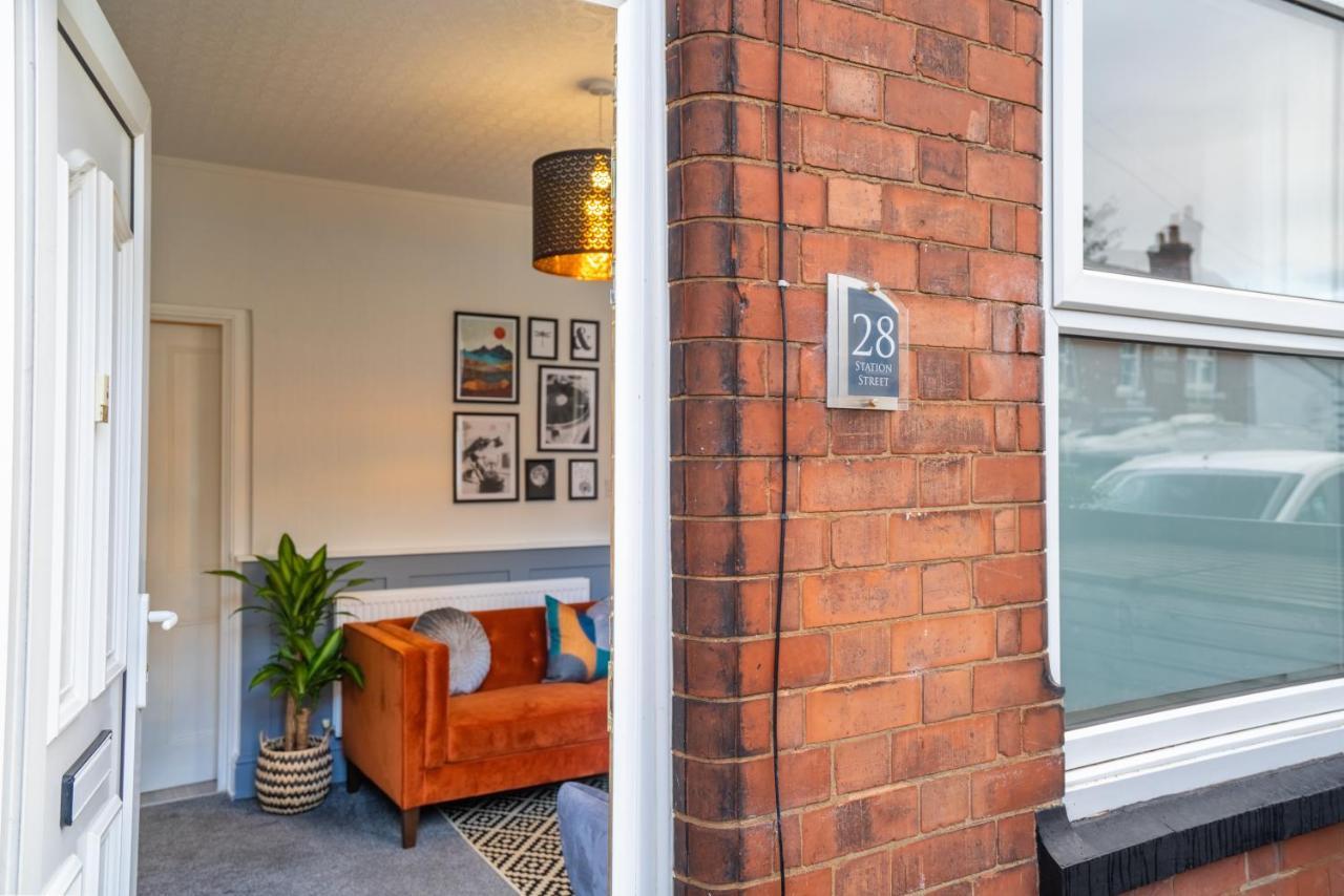 Saltbox Stays- Large 3 Bed House!! 3 Bathrooms, Garden, Fast Wifi, Sleeps 6 Holiday home Swadlincote
