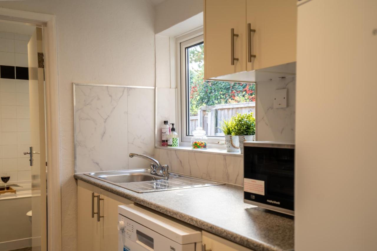 Holiday home Saltbox Stays- Large 3 Bed House!! 3 Bathrooms, Garden, Fast Wifi, Sleeps 6 Swadlincote