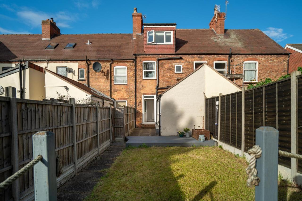 Saltbox Stays- Large 3 Bed House!! 3 Bathrooms, Garden, Fast Wifi, Sleeps 6 Holiday home *